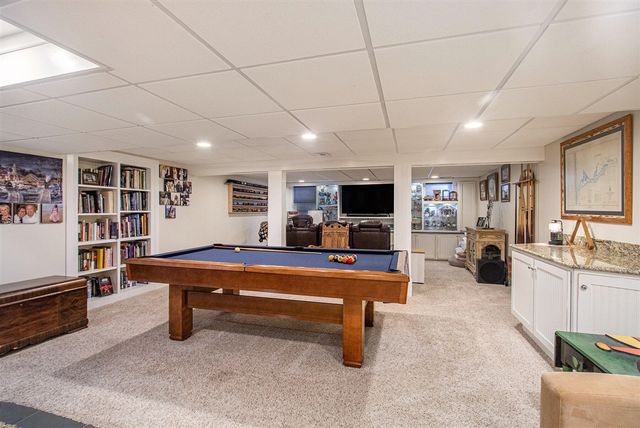 89 S Division Avenue, Holland, MI 49424