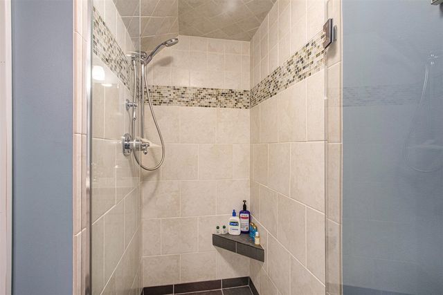 89 S Division Avenue, Holland, MI 49424