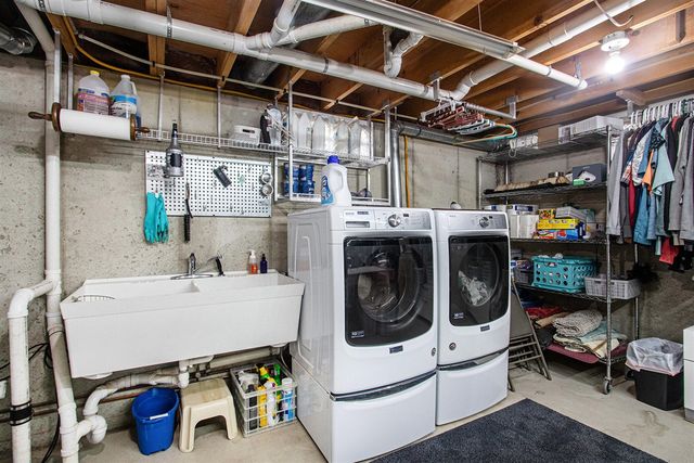 89 S Division Avenue, Holland, MI 49424