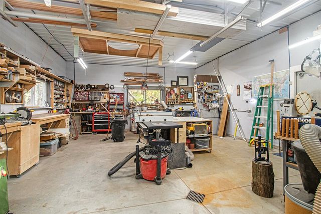 89 S Division Avenue, Holland, MI 49424