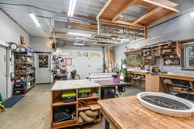 89 S Division Avenue, Holland, MI 49424