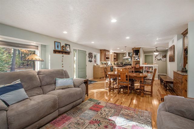 89 S Division Avenue, Holland, MI 49424