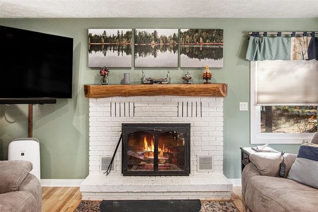 89 S Division Avenue, Holland, MI 49424