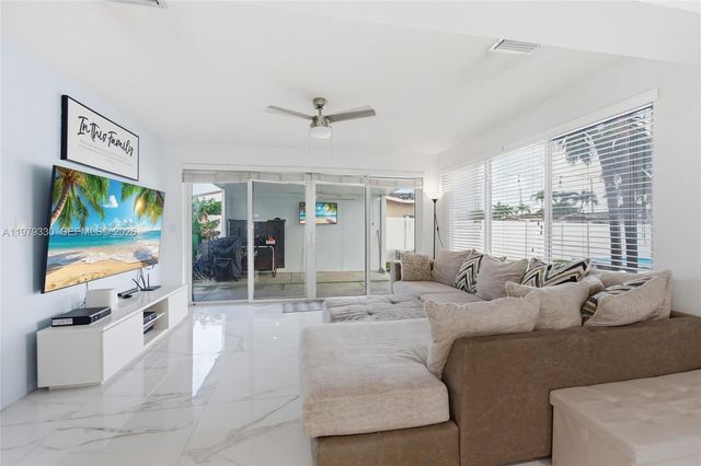 1101 NW 86th Ter, Pembroke Pines, FL 33024