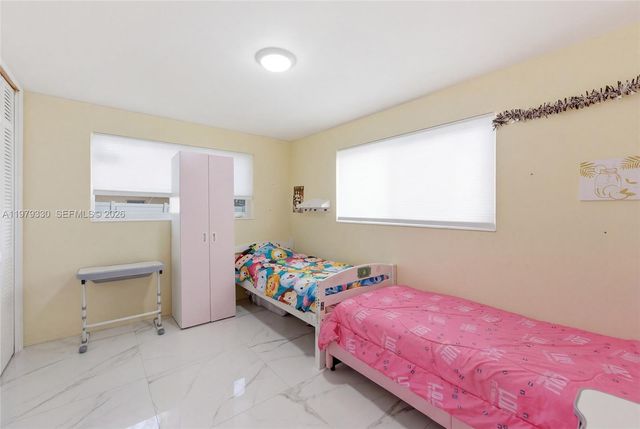 1101 NW 86th Ter, Pembroke Pines, FL 33024