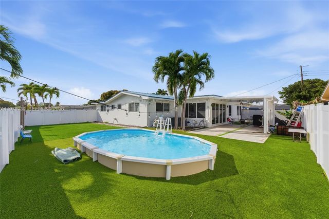 1101 NW 86th Ter, Pembroke Pines, FL 33024