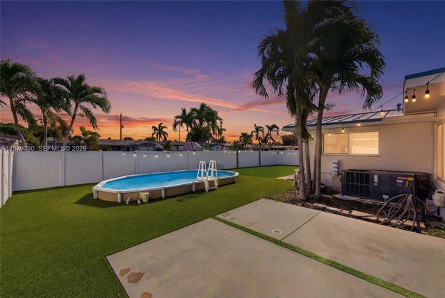 1101 NW 86th Ter, Pembroke Pines, FL 33024