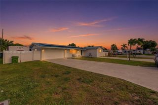 1101 NW 86th Ter, Pembroke Pines, FL 33024