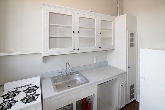 1902 Church St 7, Galveston, TX 77550