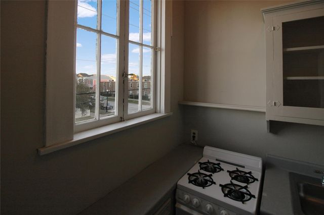 1902 Church St 7, Galveston, TX 77550