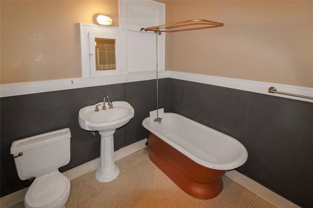 1902 Church St 7, Galveston, TX 77550