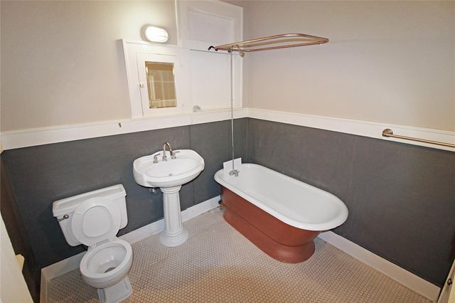 1902 Church St 7, Galveston, TX 77550