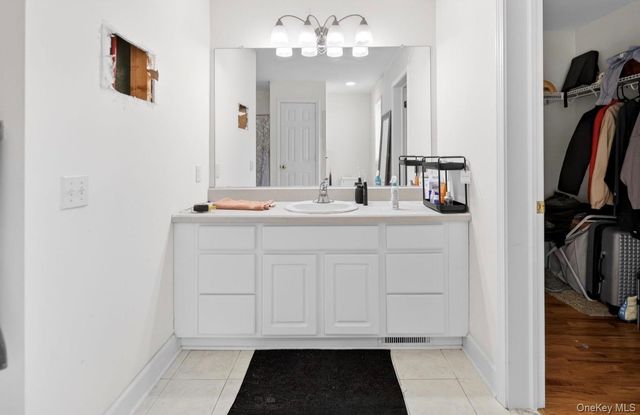 6 Chelsea Court, Other, NY 12182