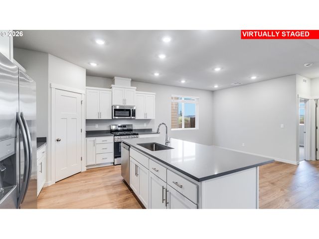 1070 Legacy Ln, Eugene, OR 97402