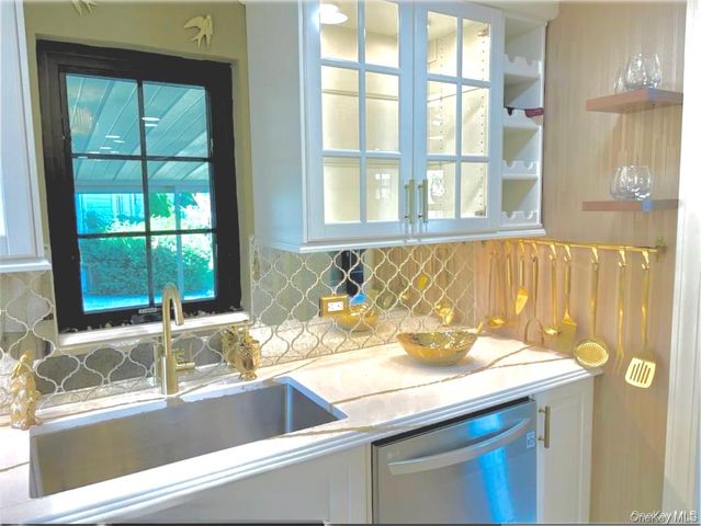 1661 OLD COUNTRY Road 476, Riverhead, NY 11901