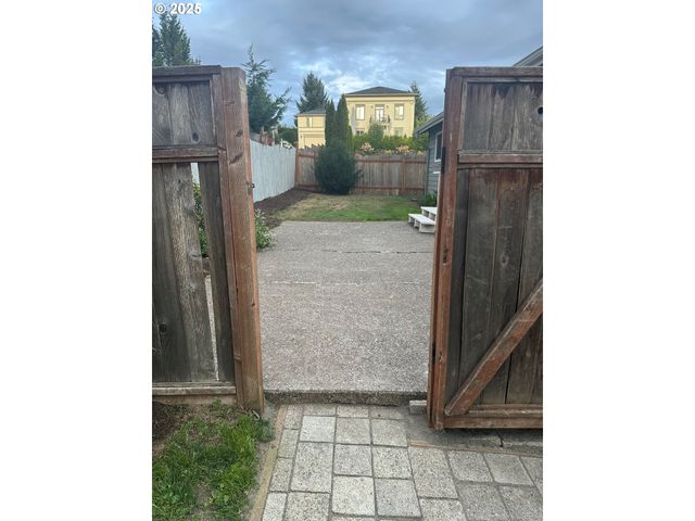 23484 Sw Pine St, Sherwood, OR 97140