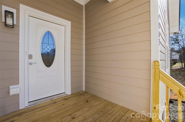 9067 Mccray Farms Drive, Hickory, NC 28601