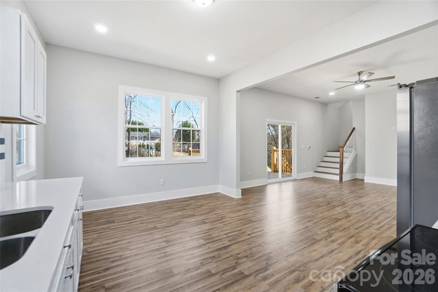 9067 Mccray Farms Drive, Hickory, NC 28601