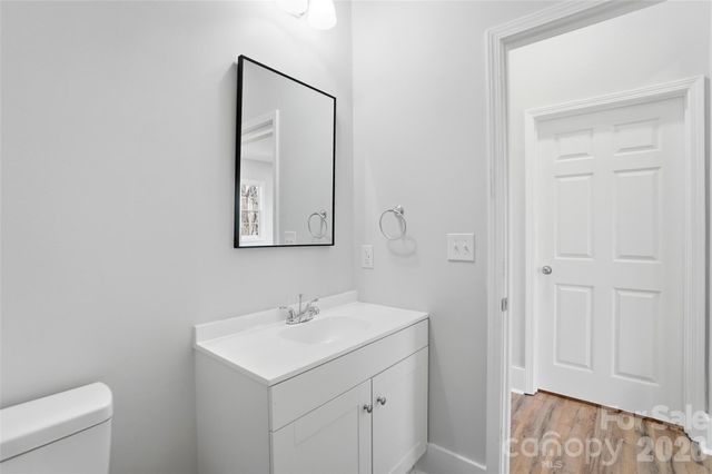 9067 Mccray Farms Drive, Hickory, NC 28601