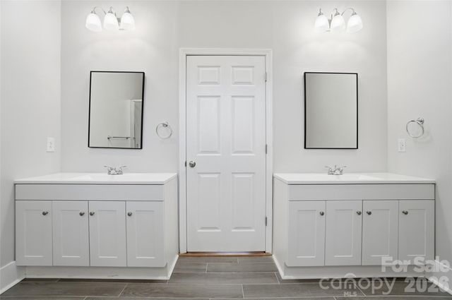 9067 Mccray Farms Drive, Hickory, NC 28601