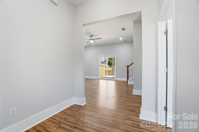 9067 Mccray Farms Drive, Hickory, NC 28601