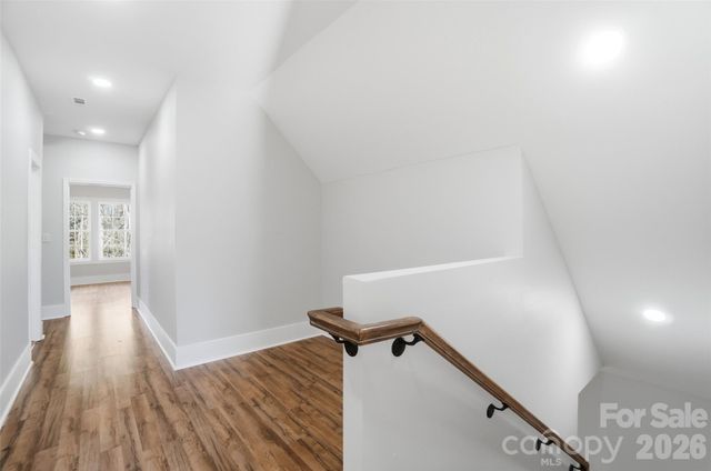 9067 Mccray Farms Drive, Hickory, NC 28601