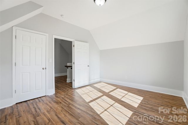 9067 Mccray Farms Drive, Hickory, NC 28601