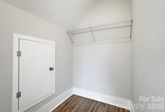 9067 Mccray Farms Drive, Hickory, NC 28601