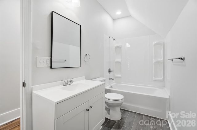 9067 Mccray Farms Drive, Hickory, NC 28601