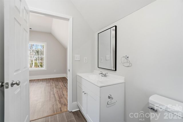 9067 Mccray Farms Drive, Hickory, NC 28601