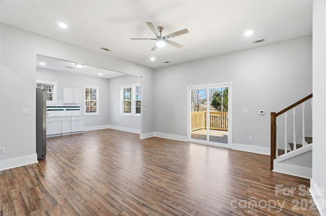 9067 Mccray Farms Drive, Hickory, NC 28601