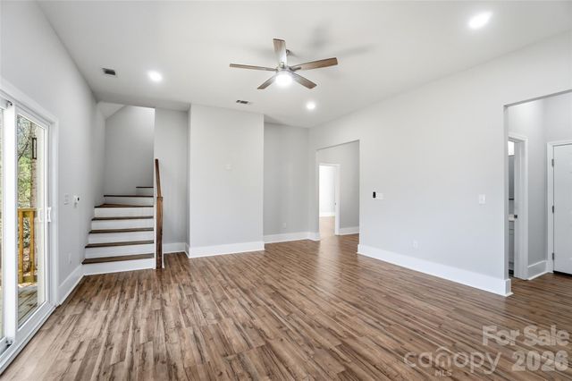 9067 Mccray Farms Drive, Hickory, NC 28601