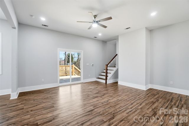 9067 Mccray Farms Drive, Hickory, NC 28601