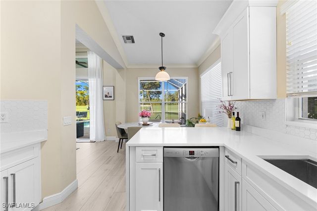 1869 Pondside LN, Naples, FL 34109