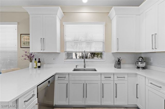 1869 Pondside LN, Naples, FL 34109