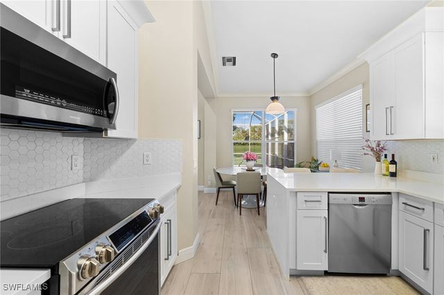 1869 Pondside LN, Naples, FL 34109