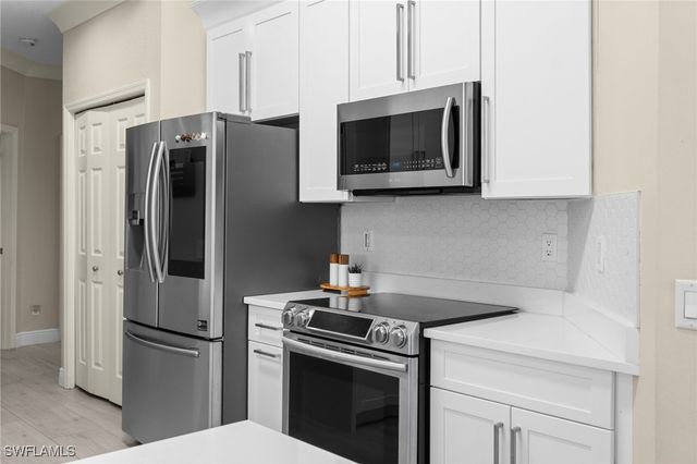 1869 Pondside LN, Naples, FL 34109