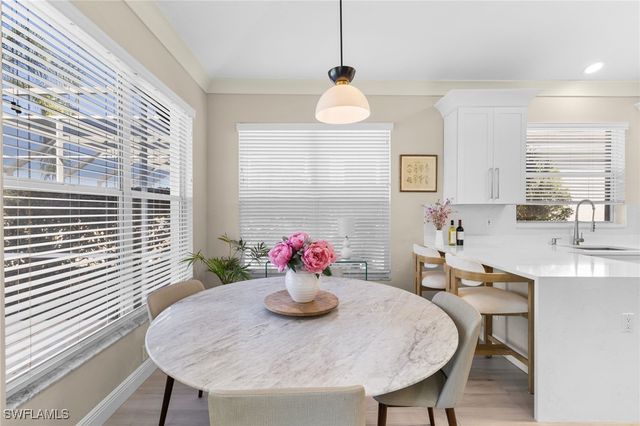 1869 Pondside LN, Naples, FL 34109