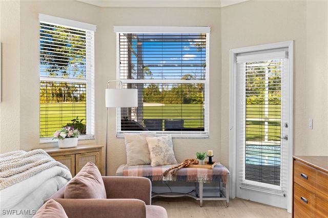 1869 Pondside LN, Naples, FL 34109