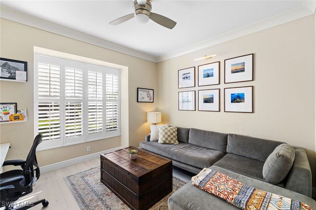 1869 Pondside LN, Naples, FL 34109