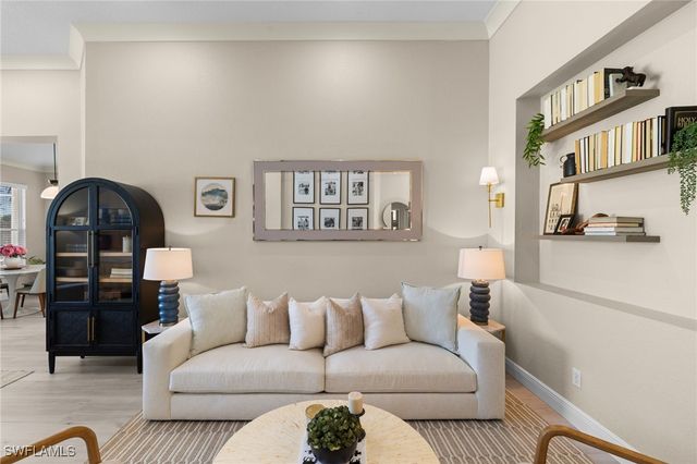 1869 Pondside LN, Naples, FL 34109