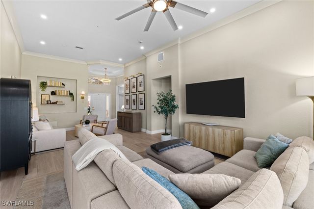 1869 Pondside LN, Naples, FL 34109