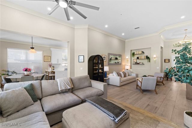 1869 Pondside LN, Naples, FL 34109