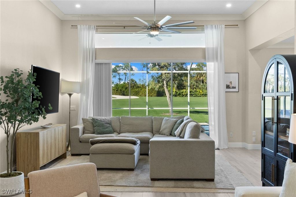 1869 Pondside LN, Naples, FL 34109