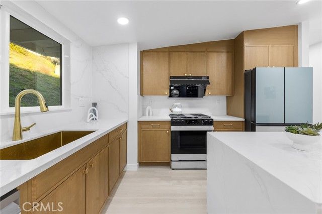 261 Zenith, La Puente, CA 91744