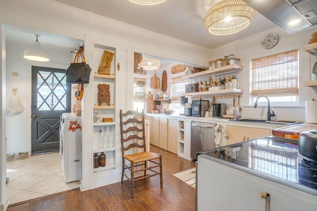 2712 Primrose Avenue, Fort Worth, TX 76111