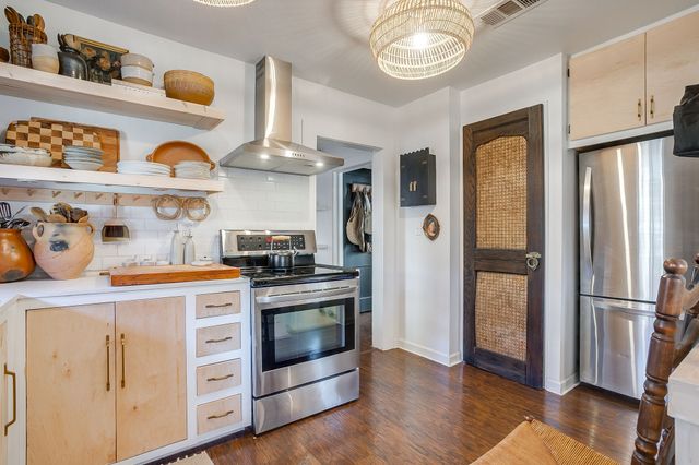 2712 Primrose Avenue, Fort Worth, TX 76111