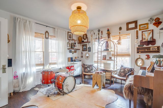 2712 Primrose Avenue, Fort Worth, TX 76111