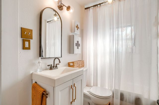 2712 Primrose Avenue, Fort Worth, TX 76111