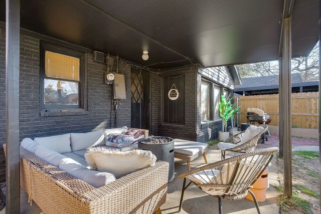 2712 Primrose Avenue, Fort Worth, TX 76111